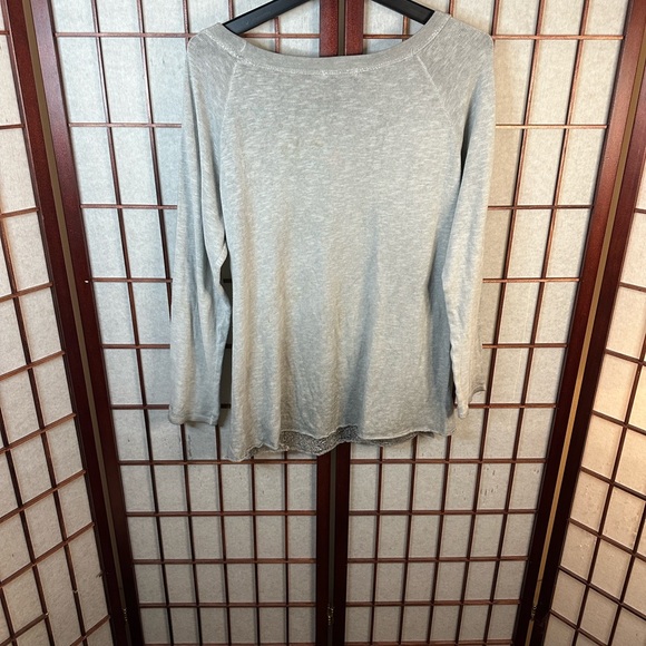 Trendy Gray Long Sleeve Women's Top - Picture 11 of 12
